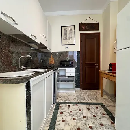 Big Bright Flat - Vatican Foro Italico Rom